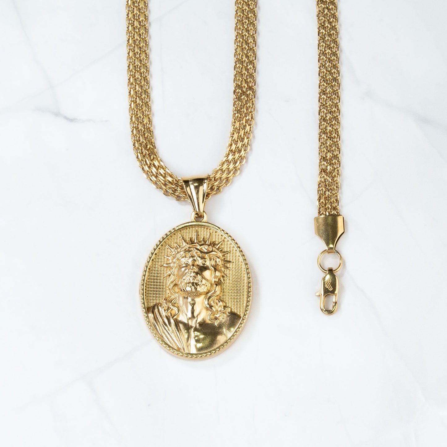 Combo Cadena y Pulsera China + Dije Medalla Cristo GRATIS